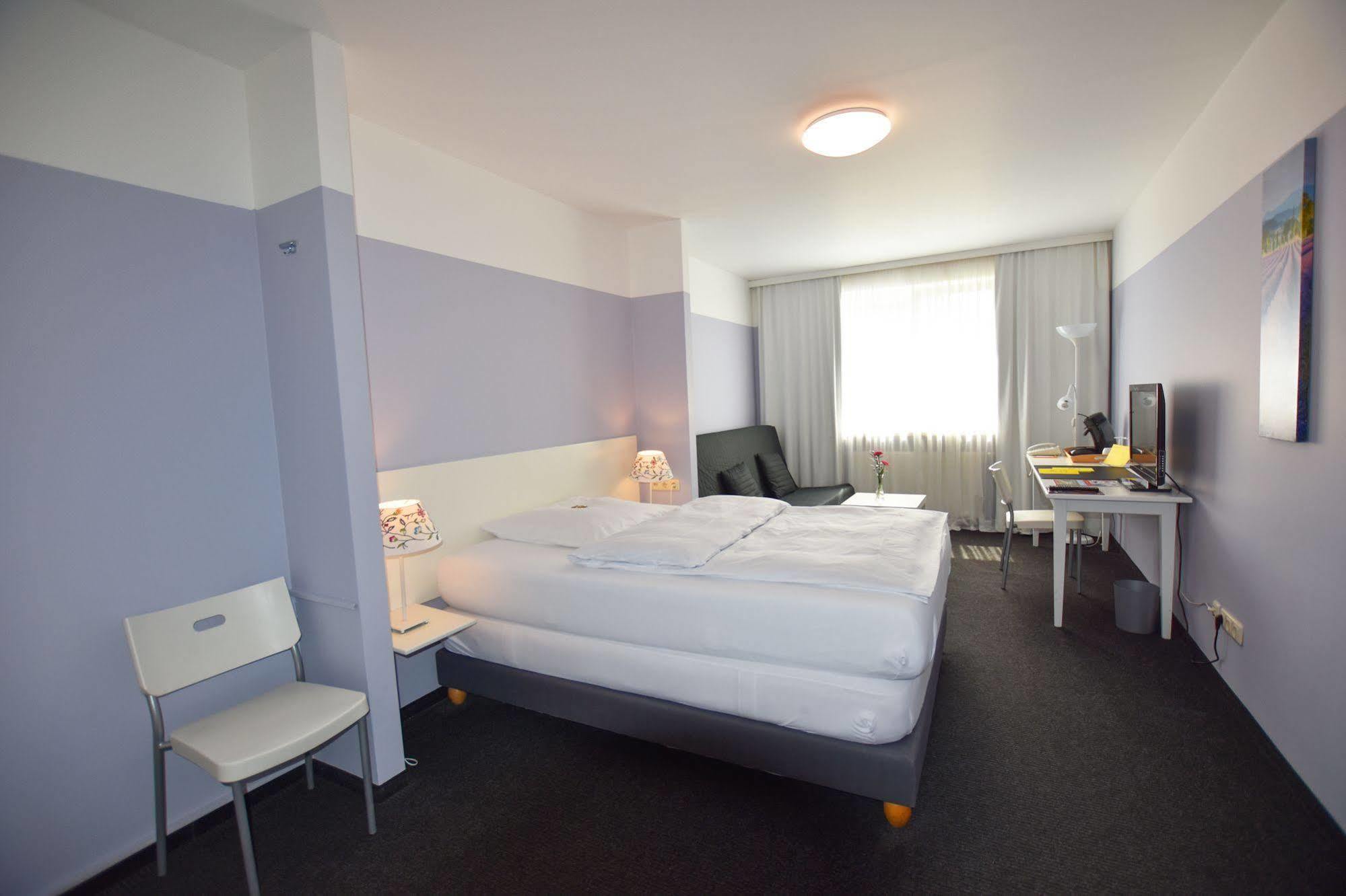 Hotel U. + Apartments Mülheim an der Ruhr Esterno foto